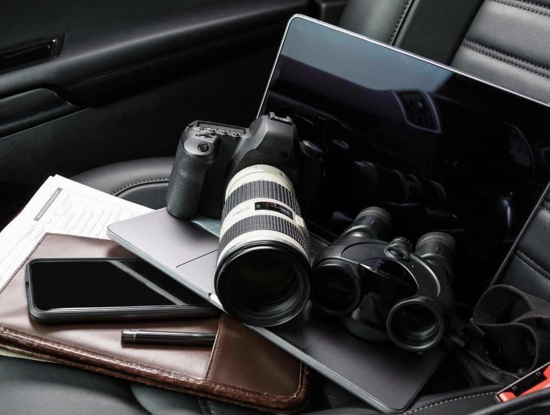 investigator car with camera and laptop