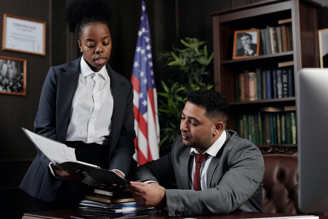 investigator showing evidence to attorney