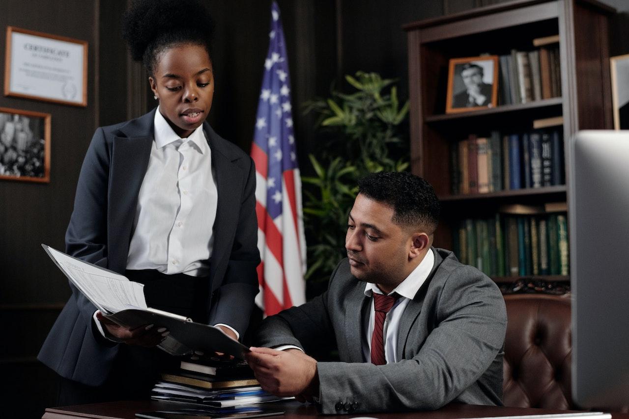 investigator showing evidence to attorney